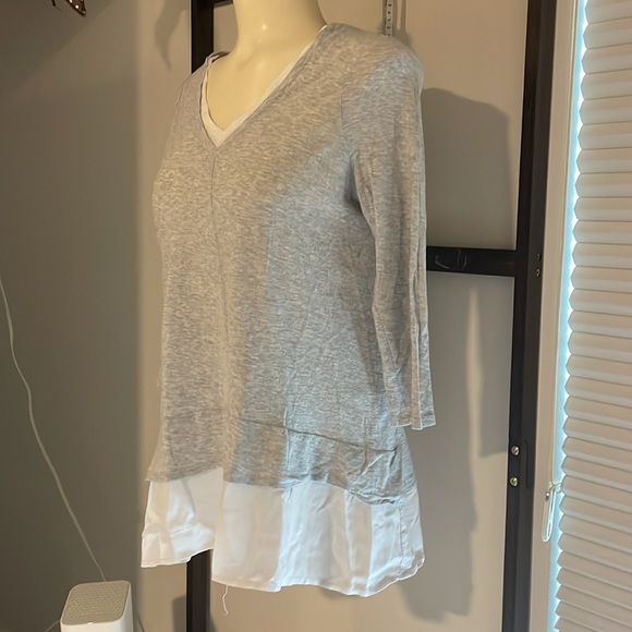 Vince Camuto Woven Grey&White Hem Layered Light TshirtTop - Picture 3 of 10